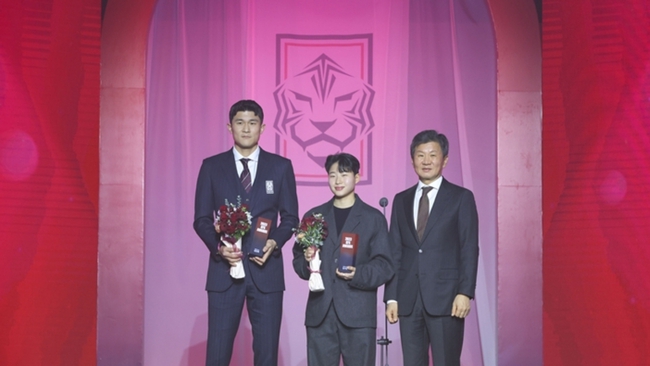 Cầu thủ mở tỷ số ở trận thắng đậm ĐT Việt Nam vượt Son Heung-min để nhận giải thưởng danh giá - Ảnh 3.