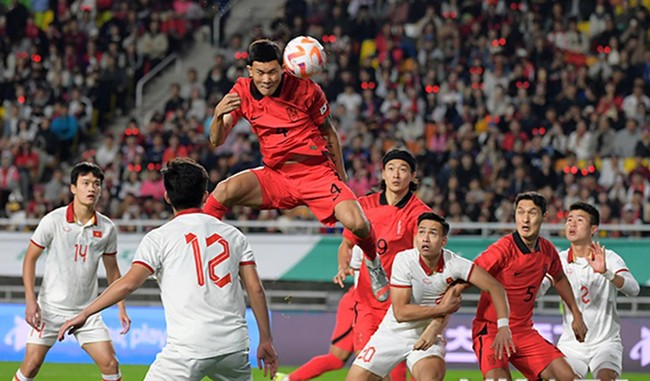 Cầu thủ mở tỷ số ở trận thắng đậm ĐT Việt Nam vượt Son Heung-min để nhận giải thưởng danh giá - Ảnh 2.