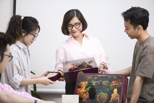 Tranh &quot;Ngư tảo&quot; nổi tiếng của Nguyễn Huyến xuất hiện trên sản phẩm sơn mài - Ảnh 6.