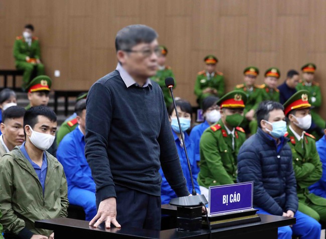 Bắt đầu phiên xét xử 2 cựu bộ trưởng và 36 bị cáo trong đại án Việt Á - Ảnh 4.