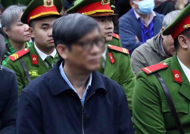 Bắt đầu phiên xét xử 2 cựu bộ trưởng và 36 bị cáo trong đại án Việt Á - Ảnh 2.