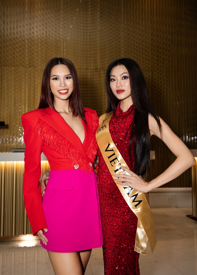 Siêu mẫu Hà Anh đón tiếp dàn thí sinh Miss Global 2023 đến Việt Nam - Ảnh 4.