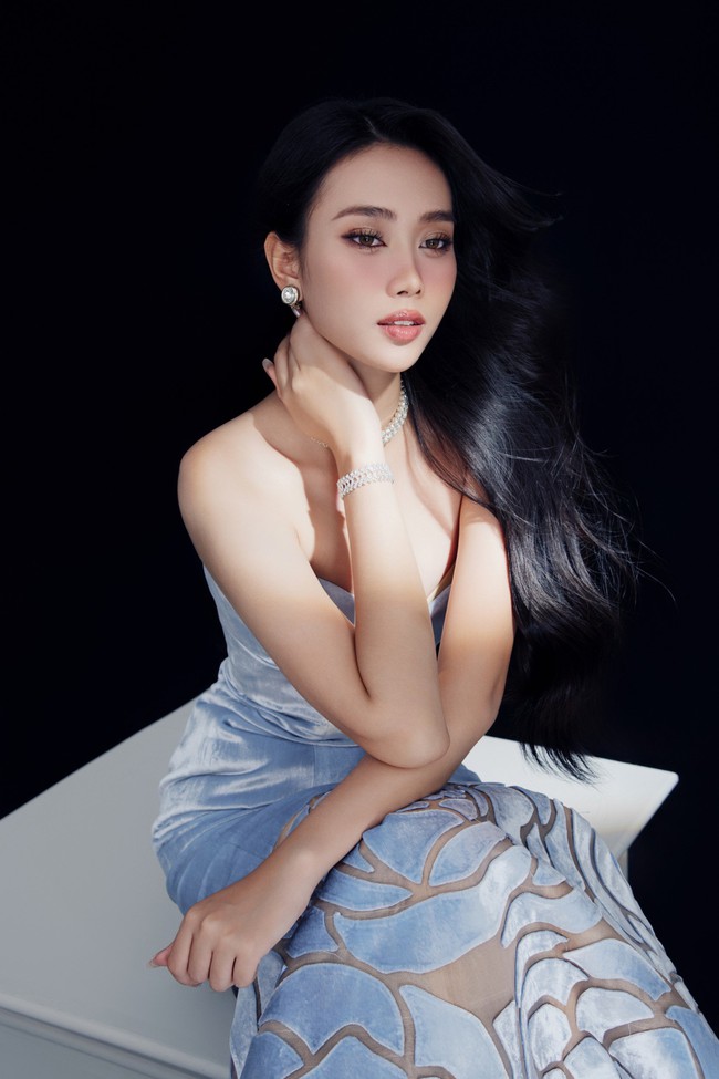 Hoa hậu Ban Mai học Thạc sĩ, cân bằng công việc MC ở VTV9 - Ảnh 2.