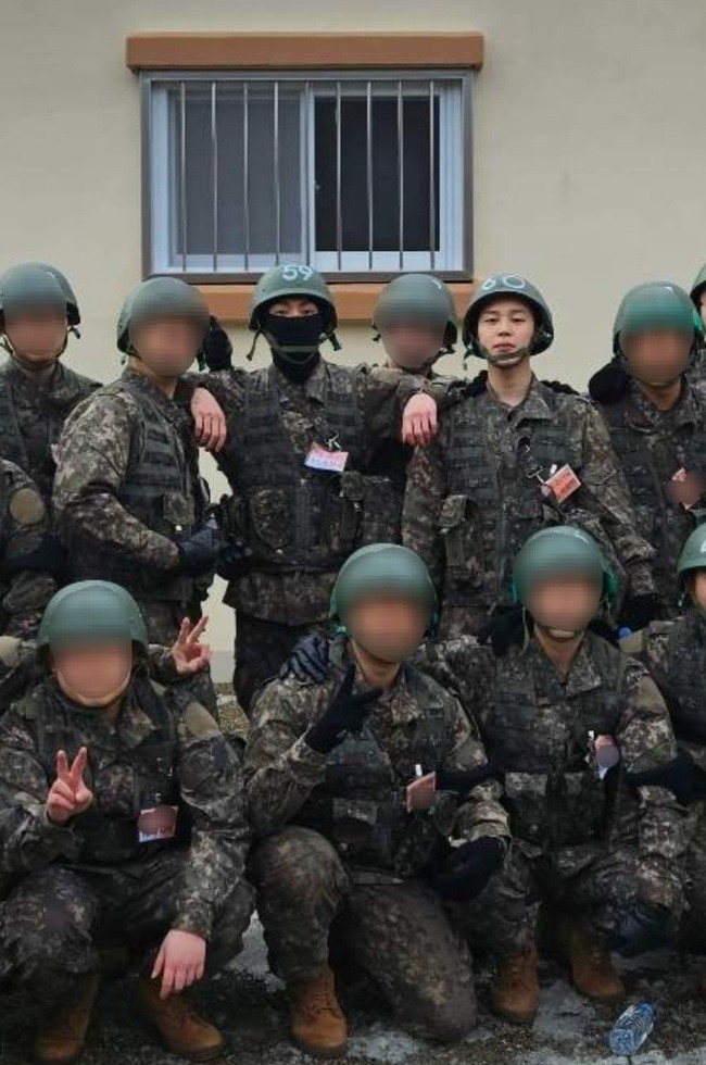 Jimin & Jungkook BTS đang thích nghi tốt với cuộc sống quân ngũ trong bức ảnh mới sau đợt huấn luyện - Ảnh 1.