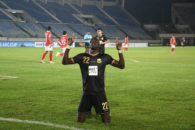 Cầu thủ chuyên đá phủi ở Việt Nam sang Myanmar làm Vua phá lưới, lập kỳ tích AFC Cup là ai? - Ảnh 3.