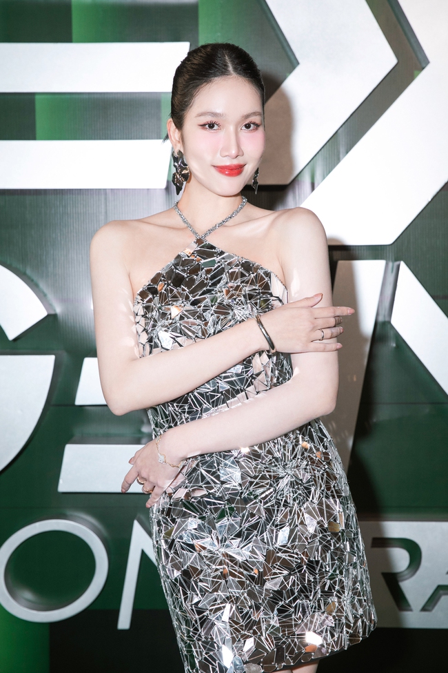 Dàn mỹ nhân đọ sắc thảm đỏ Vietnam Next-Gen Fashion - Ảnh 6.