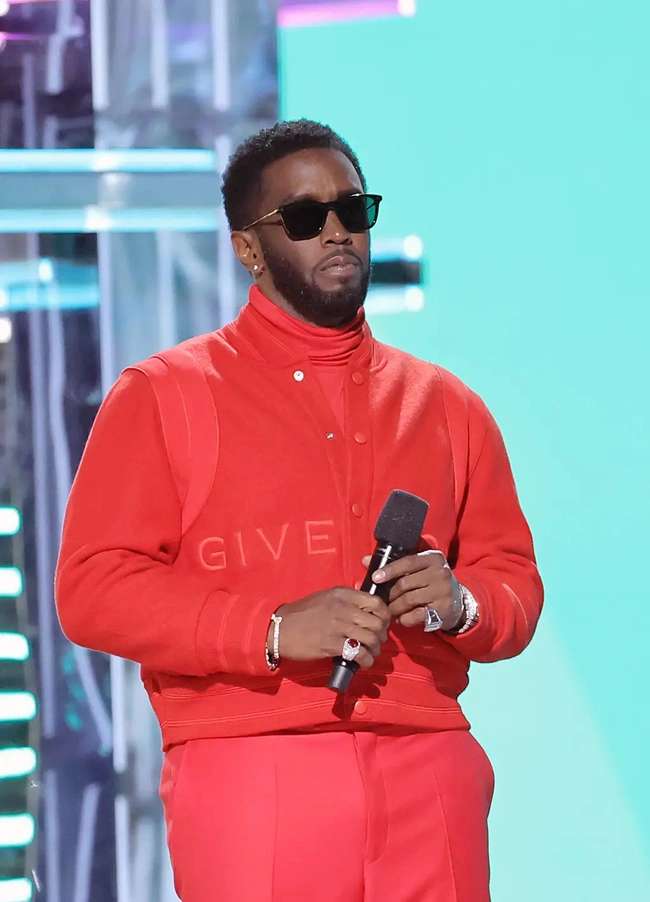 Sean 'Diddy' Combs tiếp tục bị cáo buộc với những hành vi đồi bại trong các vụ kiện chấn động mới - Ảnh 2.