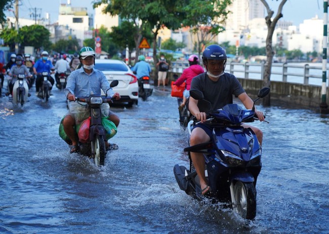 Thành phố Hồ Chí Minh: Chủ động ứng phó đợt triều cường lên cao có thể đạt mức 1,7m - Ảnh 1.