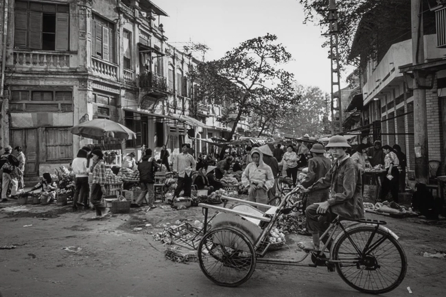 Triển lãm &quot;Hà Nội - Một thời để nhớ&quot;: Sự nồng ấm của người Hà Nội vẫn thế! - Ảnh 14.