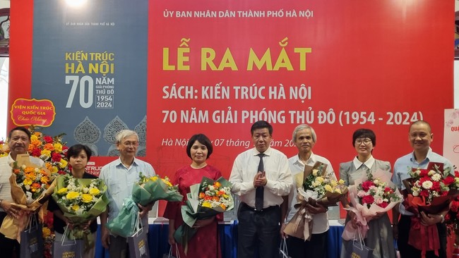 &quot;Dấu ấn cuộc đời&quot; của một đô thị trong &quot;Kiến trúc Hà Nội - 70 năm Giải phóng Thủ đô (1954-2024)&quot; - Ảnh 1.