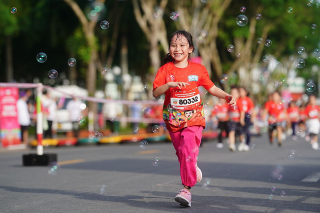 Sân chơi rèn luyện sức khỏe cho các vận động viên nhí tại KUN Fun Run Đồng Tháp 2024 - Ảnh 2.