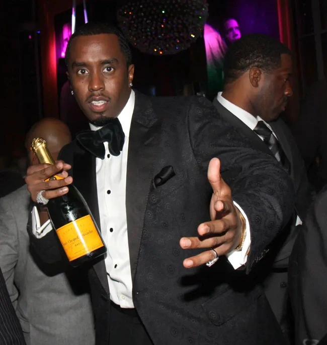 Loạt ảnh tiệc sinh nhật toàn sao của Sean 'Diddy' Combs trong những năm trước khi bị bắt - Ảnh 18.