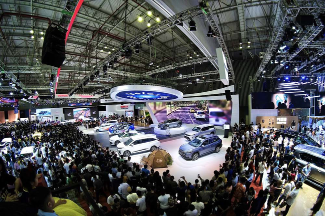 Vietnam Motor Show 2024 &quot;mở rộng&quot; thành Triển lãm ô tô & xe máy Việt Nam - Ảnh 1.