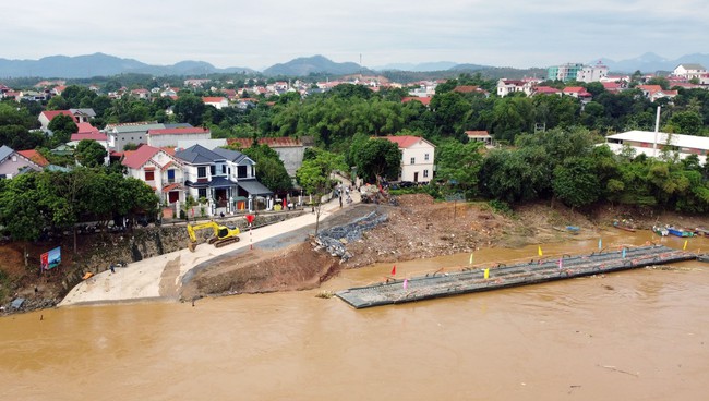 Tạm đóng cầu phao Phong Châu do nước sông Hồng lên cao - Ảnh 4.