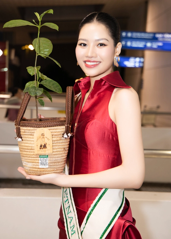 Cao Ngọc Bích chính thức lên đường dự thi Miss Earth 2024 - Ảnh 3.