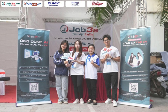 Job3s.vn mang đến hàng nghìn cơ hội vàng tại Ngày hội việc làm UEB Job Fair 2024 - Ảnh 2.