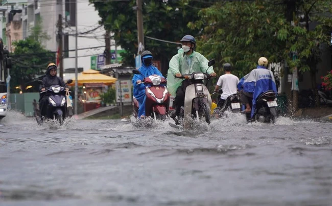 Thời tiết ngày 30/10: Hà Tĩnh đến Thừa Thiên - Huế có mưa to, nguy cơ sạt lở đất - Ảnh 1.