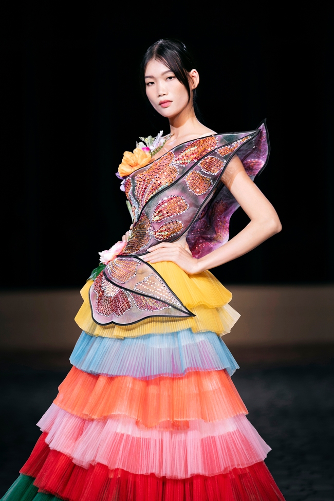 Top model Nguyễn Hợp nổi bật tại Tokyo Couture Fashion Week - Ảnh 2.