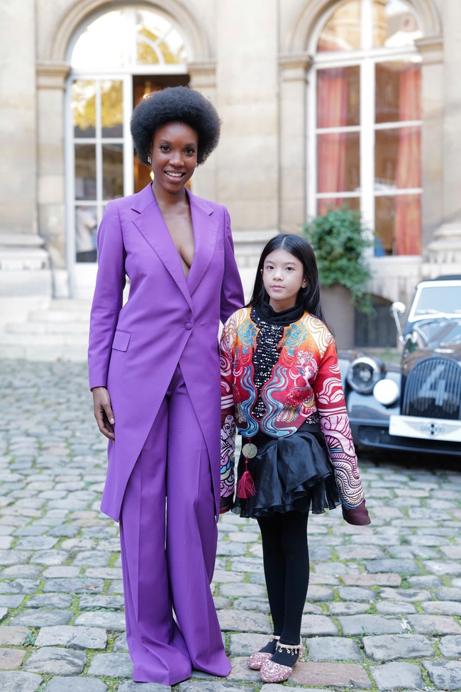 Loạt thành tích ấn tượng của mẫu nhí Ella Bùi diễn vedette tại Paris Fashion Week 2025 - Ảnh 4.