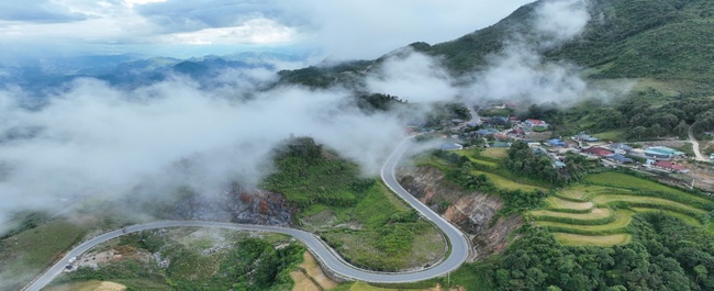 Đắm mình với Cao Nguyên Sìn Hồ - Vẻ đẹp hoang sơ của Tây Bắc - Ảnh 4.