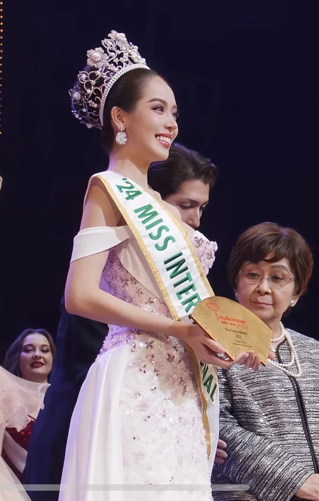 Đại diện Việt Nam đăng quang Miss International 2024 - Ảnh 3.