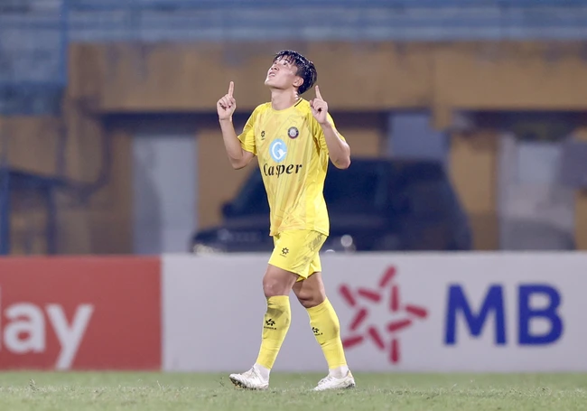 Thanh Hoá lên đỉnh V-League nhờ &quot;cánh chim lạ&quot; U20, thêm lựa chọn cho HLV Kim Sang Sik  - Ảnh 1.