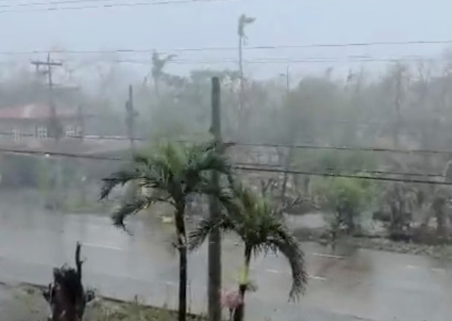 Siêu bão Man-yi tấn công Philippines &quot;có khả năng gây thảm họa&quot; - Ảnh 1.