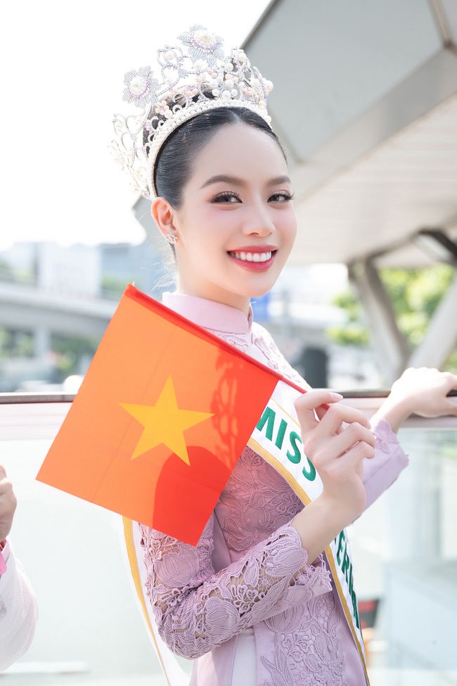 Hoa hậu Thanh Thủy trở về nước sau 1 tuần đăng quang Miss International 2024 - Ảnh 4.