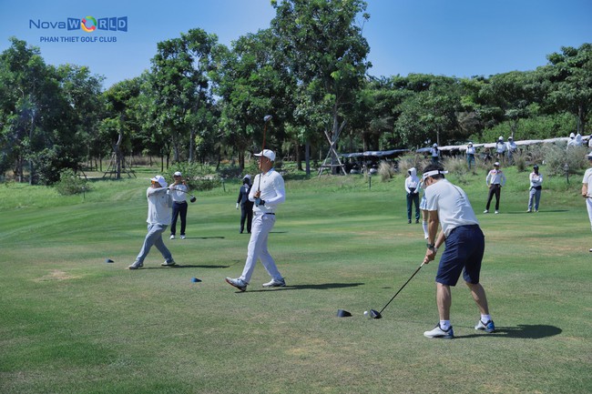 Sao Việt khuấy đảo giải Golf  &quot;Hò Dô Swing Artist Golf Tournament&quot; - Ảnh 2.