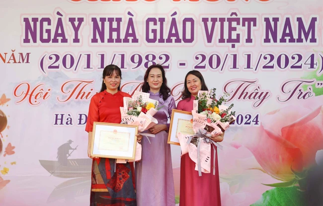 Hà Nội rộn ràng không khí kỷ niệm ngày Nhà giáo Việt Nam - Ảnh 3.