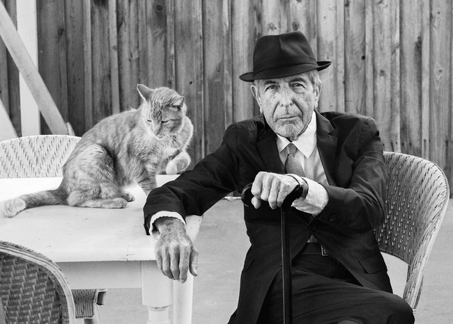 Leonard Cohen - &quot;Thiên tài&quot; âm nhạc duy nhất trong mắt Bob Dylan - Ảnh 1.