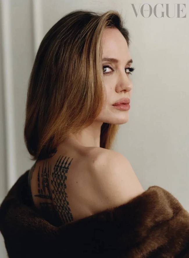 Fan &quot;kêu ca&quot; trông Angelina Jolie &quot;thiếu sức sống&quot; trong bức ảnh bìa tạp chí  Vogue Mexico - Ảnh 3.