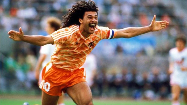 Huyền thoại Ruud Gullit được xem là ‘vua’ trong game bóng đá, sau khi giải nghệ danh tiếng lại tăng vọt vì yếu tố này - Ảnh 2.