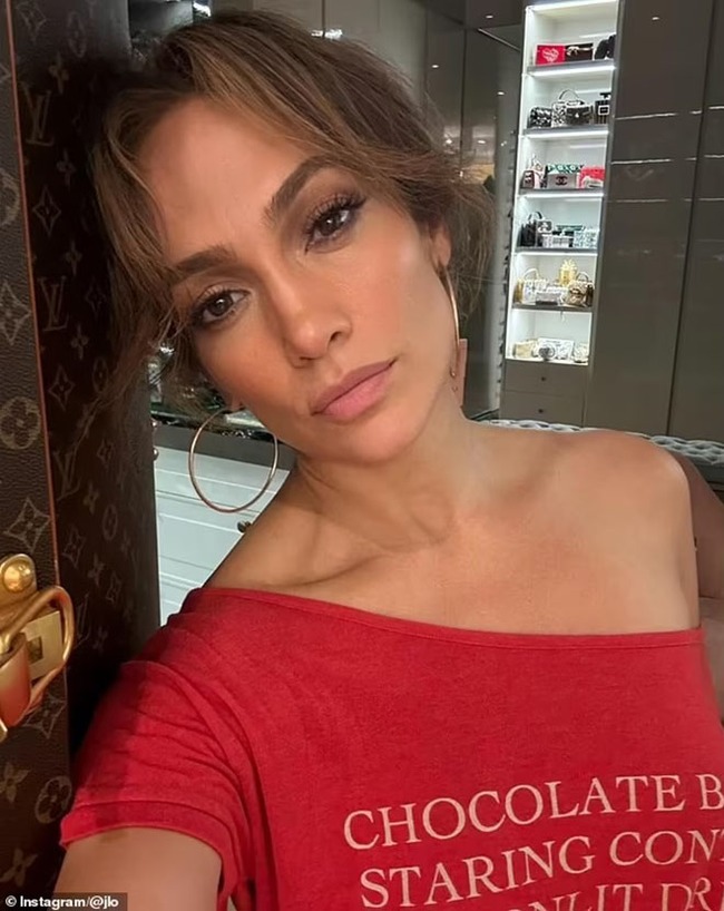 Jennifer Lopez &quot;tự chăm sóc&quot; sau năm căng thẳng giữa cuộc ly hôn với Ben Affleck và lùm xùm với Diddy - Ảnh 1.