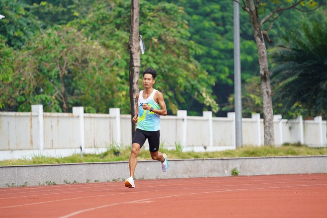 Trịnh Quốc Lượng và thành viên Xtep Running Club (XRC) gây ấn tượng với loạt thành tích nổi bật tại Giải Strandard Chartered Marathon di sản Hà Nội - Ảnh 2.