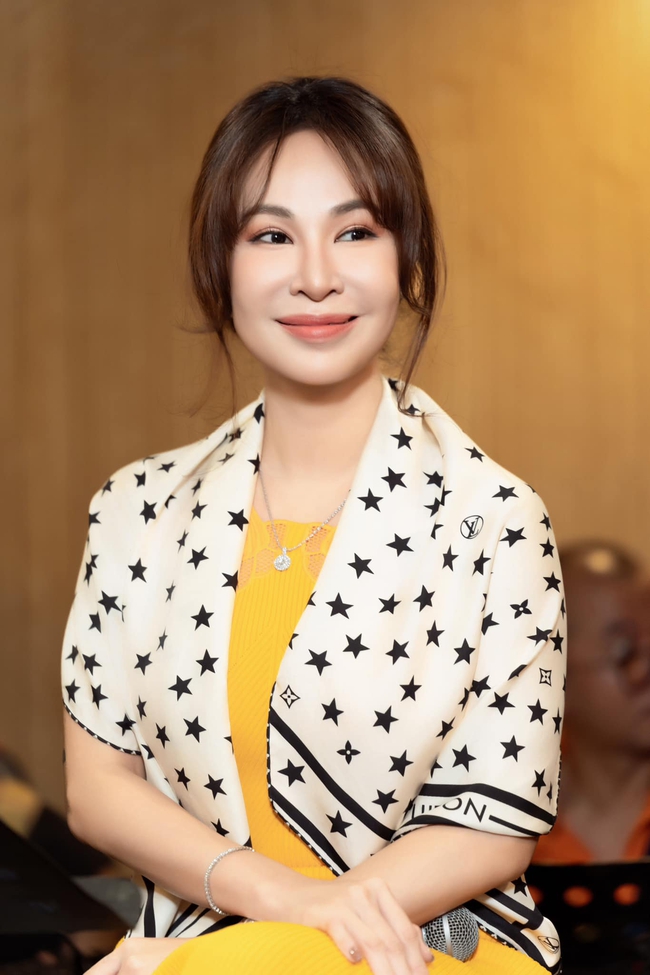 Concert của Uyên Linh “cháy vé”, sức hút sau 14 năm làm nghề - Ảnh 1.