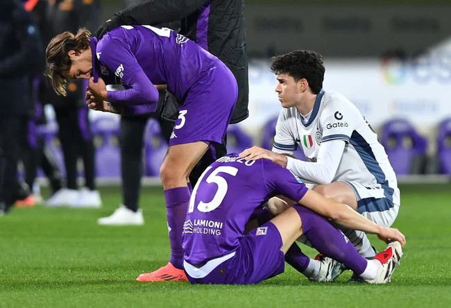 Sao trẻ Serie A bất ngờ đột quỵ ngay trên sân, trận đấu giữa Inter và Fiorentina bị hủy - Ảnh 2.