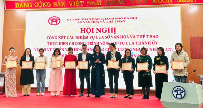 Việc xây dựng người Hà Nội thanh lịch, văn minh ngày càng đi vào chiều sâu - Ảnh 3.