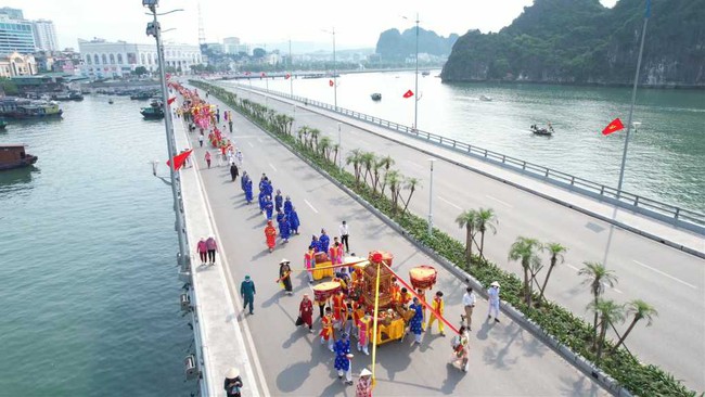 TP Hạ Long, tỉnh Quảng Ninh: Phát triển bền vững bằng môi trường văn hóa, du lịch lành mạnh  - Ảnh 1.
