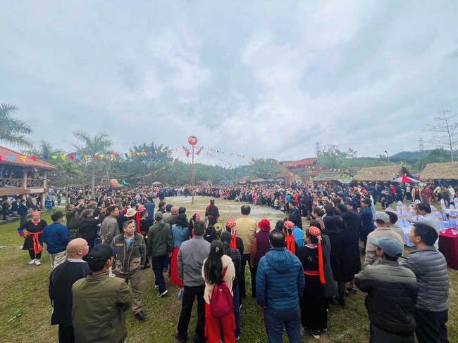 TP Hạ Long, tỉnh Quảng Ninh: Phát triển bền vững bằng môi trường văn hóa, du lịch lành mạnh  - Ảnh 2.