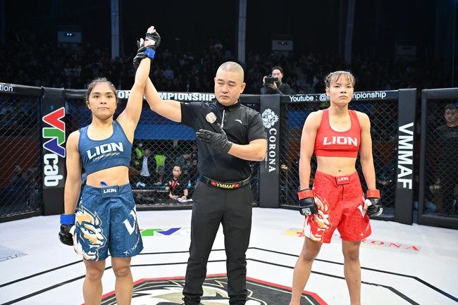 'Cô giáo mầm non' theo nghiệp võ MMA, dùng tuyệt kỹ đánh bại đối thủ trong 64 giây khiến cộng đồng mạng khâm phục - Ảnh 2.