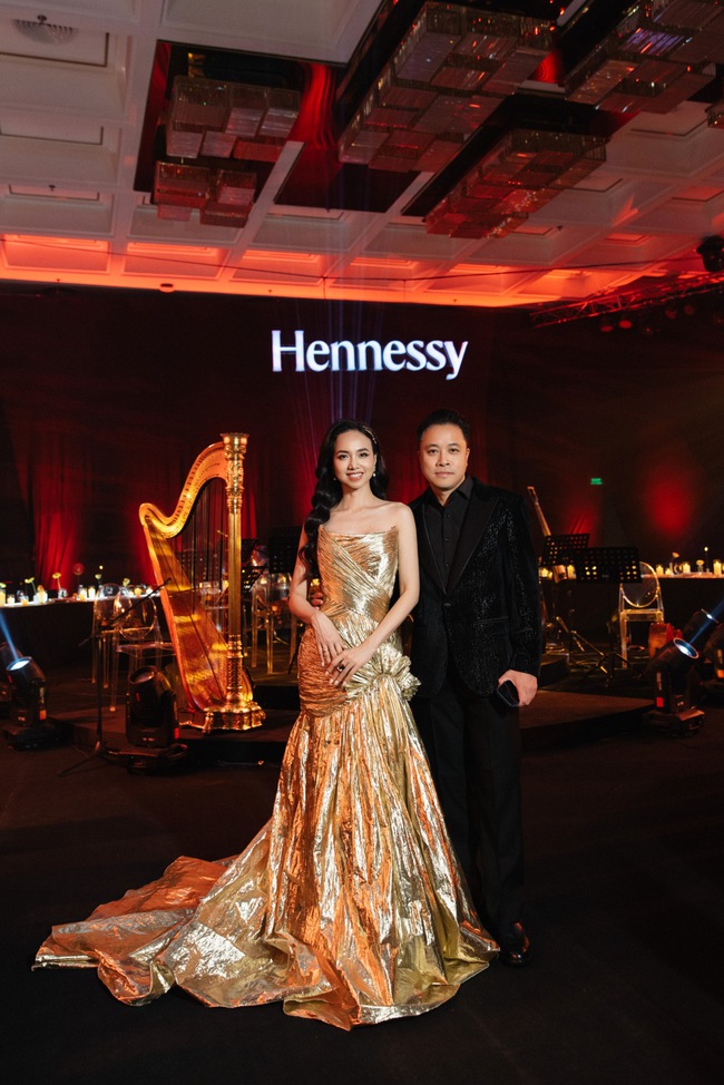 Hennessy Fashion Show - Go Toward the Newness: Đón khởi đầu rực rỡ - Ảnh 4.