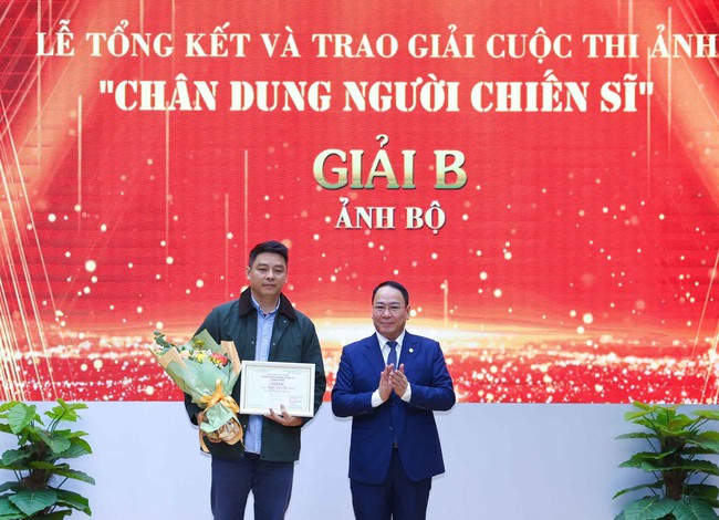 Trao giải Cuộc thi ảnh “Chân dung người chiến sĩ” - Ảnh 2.