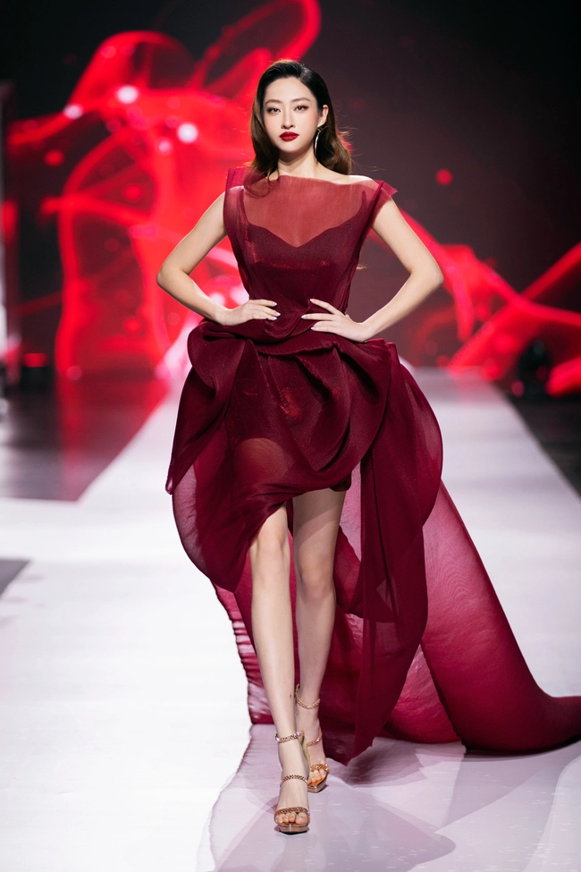 Dàn Hoa hậu, Á hậu catwalk chuyên nghiệp trên sàn diễn Vietnam Beauty Fashion Fest 10 - Ảnh 2.