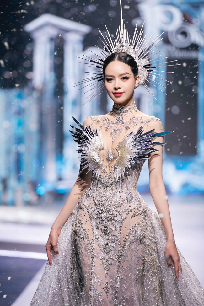 Dàn Hoa hậu, Á hậu catwalk chuyên nghiệp trên sàn diễn Vietnam Beauty Fashion Fest 10 - Ảnh 9.