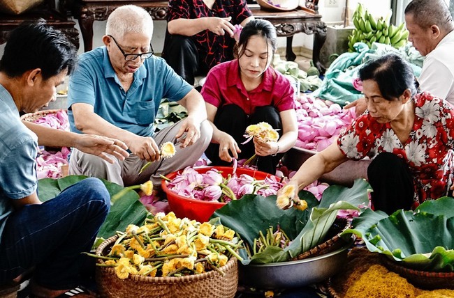 Phát huy truyền thống Thăng Long - Đông Đô - Hà Nội xây dựng hệ giá trị văn hóa người Hà Nội thanh lịch, văn minh - Ảnh 2.