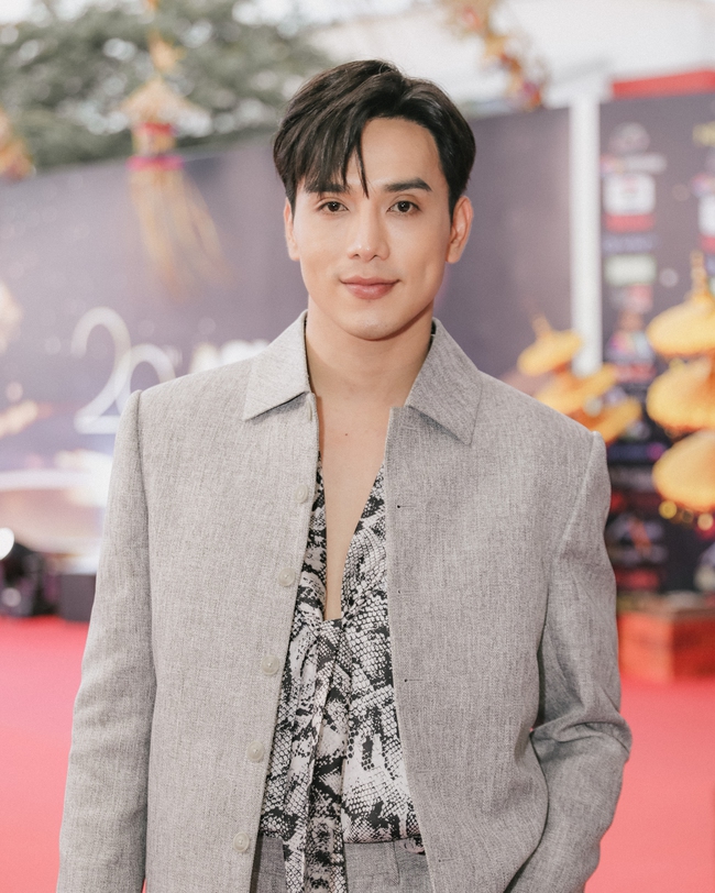 Thuận Nguyễn gây ấn tượng khi lần đầu xuất hiện ở Asian Television Awards 2024  - Ảnh 1.