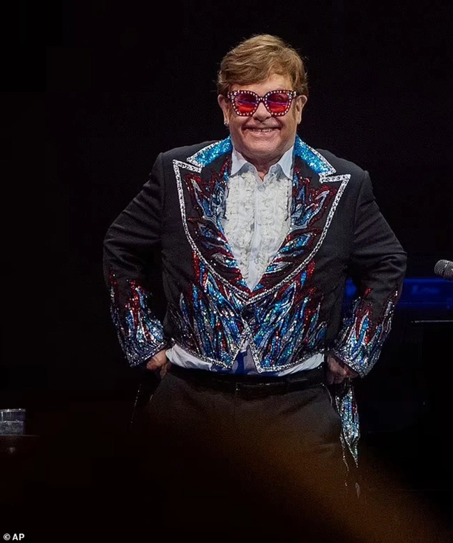 Sir Elton John: Mất thị lực sau bạo bệnh, chia sẻ đầy xúc động về gia đình, sức khỏe và hành trình cuối đời - Ảnh 6.