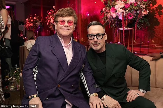 Sir Elton John: Mất thị lực sau bạo bệnh, chia sẻ đầy xúc động về gia đình, sức khỏe và hành trình cuối đời - Ảnh 3.