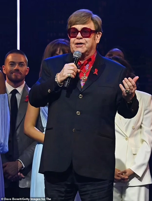 Sir Elton John: Mất thị lực sau bạo bệnh, chia sẻ đầy xúc động về gia đình, sức khỏe và hành trình cuối đời - Ảnh 7.